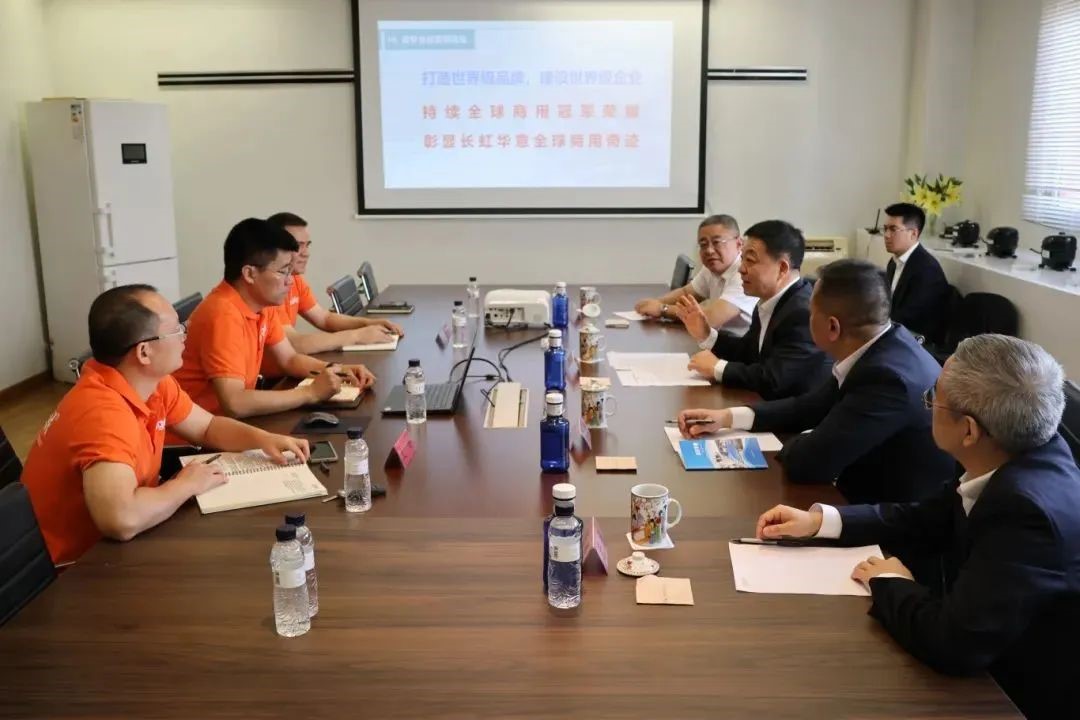 江西省省長(zhǎng)葉建春率江西省代表團(tuán)到訪長(zhǎng)虹華意HCB公司
